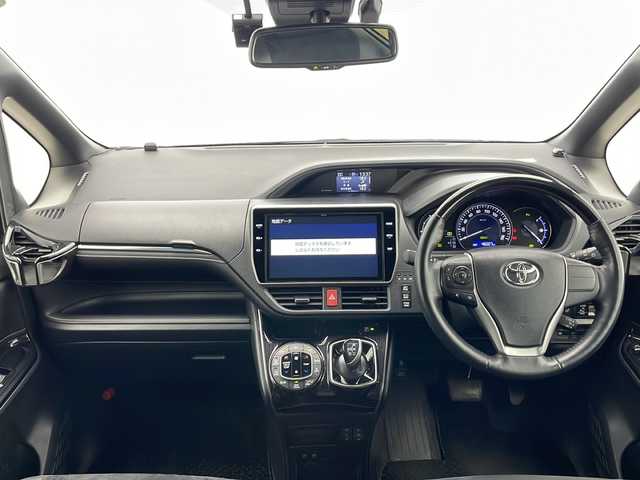 トヨタ エスクァイア ハイブリッド Gi プレミアムパッケージ ブラックテーラード 千葉県 2020(令2)年 4.6万km ブラック ワンオーナー/純正SDナビ/フルセグテレビ/バックカメラ/CD/DVD/SD再生/Bluetooth接続/純正12.1インチフリップダウンモニター/ビルトインETC2.0/プッシュスタート/スマートキー（スペアキー1本）/電動格納ウィンカーミラー/純正15インチアルミホイール/ステアリングヒーター/前席シートヒーター/前後コーナーセンサー/クルーズコントロール/LEDヘッドライト/オートマチックハイビーム/トラクションコントロール/パーキングサポートブレーキ/先行車発進告知/レーンディパーチャーアラート/モデリスタエアロ