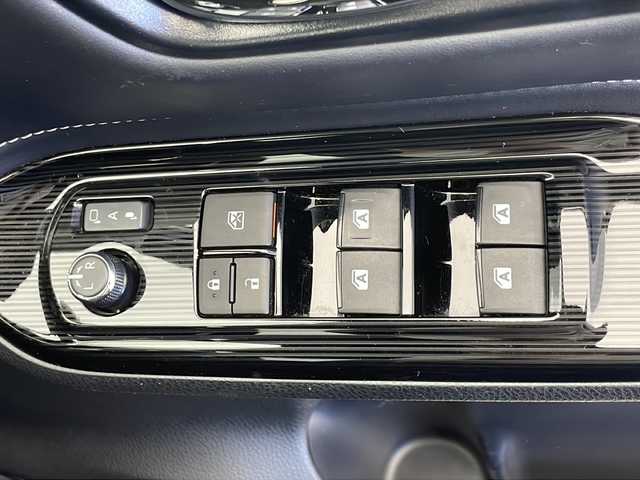 トヨタ エスクァイア ハイブリッド Gi プレミアムパッケージ ブラックテーラード 広島県 2020(令2)年 4.6万km ブラック ワンオーナー/純正SDナビ/フルセグテレビ/バックカメラ/CD/DVD/SD再生/Bluetooth接続/純正12.1インチフリップダウンモニター/ビルトインETC2.0/プッシュスタート/スマートキー（スペアキー1本）/電動格納ウィンカーミラー/純正15インチアルミホイール/ステアリングヒーター/前席シートヒーター/前後コーナーセンサー/クルーズコントロール/LEDヘッドライト/オートマチックハイビーム/トラクションコントロール/パーキングサポートブレーキ/先行車発進告知/レーンディパーチャーアラート/モデリスタエアロ