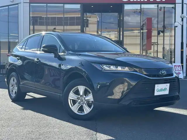 トヨタ ハリアー S 宮城県 2022(令4)年 2.2万km プレシャスブラックパール 登録時走行距離21672km/純正ナビ/・Bluetooth・AM/FM・miracast/トヨタセーフティセンス/・レーントレーシングアシスト/・プリクラッシュセーフティシステム/・ロードサインアシスト/・オートマチックハイビーム/・レーダークルーズコントロール/・パーキングサポート/電動パーキングブレーキ/ブレーキホールド/前方ドラレコ/前後コーナーセンサー/バックカメラ/LEDヘッドライト/純正17インチアルミホイール/スマートキー/プッシュスタート