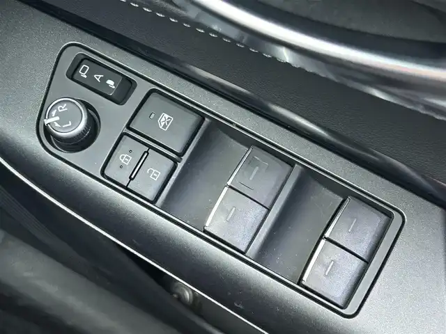 トヨタ ハリアー S 宮城県 2022(令4)年 2.2万km プレシャスブラックパール 登録時走行距離21672km/純正ナビ/・Bluetooth・AM/FM・miracast/トヨタセーフティセンス/・レーントレーシングアシスト/・プリクラッシュセーフティシステム/・ロードサインアシスト/・オートマチックハイビーム/・レーダークルーズコントロール/・パーキングサポート/電動パーキングブレーキ/ブレーキホールド/前方ドラレコ/前後コーナーセンサー/バックカメラ/LEDヘッドライト/純正17インチアルミホイール/スマートキー/プッシュスタート