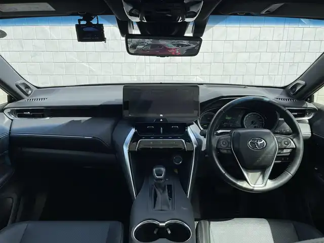トヨタ ハリアー ハイブリッド Z レザーパッケージ 愛知県 2021(令3)年 2.8万km プレシャスブラックパール ・純正ディスプレイオーディオ（ナビ機能あり）/・フルセグテレビ/・Bluetooth/USB/AUX接続機能/・ETC2.0/・パワーシート（運転席・助手席）/・本革シート/・シートヒーター（運転席・助手席）/・シートベンチレーション（運転席・助手席）/・サンルーフ/・純正フロアマット/・パワーシート/・純正19インチアルミホイール/・純正LEDヘッドライト/・オートマチックハイビーム/・衝突軽減ブレーキ/・コーナーセンサー/・レーンキープアシスト/・ブラインドスポットモニター/・電動パーキングブレーキ/・ブレーキホールド/・純正デジタルインナーミラー（後方撮影）/・社外ドライブレコーダー（前方向）/・充電用USBポート（2個）/・MTモード付きCVT/・アダプティブクルーズコントロール/・スマートキー/・プッシュスタート/・デュアルオートエアコン