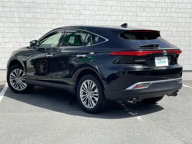 トヨタ ハリアー ハイブリッド Z レザーパッケージ 愛知県 2021(令3)年 2.8万km プレシャスブラックパール ・純正ディスプレイオーディオ（ナビ機能あり）/・フルセグテレビ/・Bluetooth/USB/AUX接続機能/・ETC2.0/・パワーシート（運転席・助手席）/・本革シート/・シートヒーター（運転席・助手席）/・シートベンチレーション（運転席・助手席）/・サンルーフ/・純正フロアマット/・パワーシート/・純正19インチアルミホイール/・純正LEDヘッドライト/・オートマチックハイビーム/・衝突軽減ブレーキ/・コーナーセンサー/・レーンキープアシスト/・ブラインドスポットモニター/・電動パーキングブレーキ/・ブレーキホールド/・純正デジタルインナーミラー（後方撮影）/・社外ドライブレコーダー（前方向）/・充電用USBポート（2個）/・MTモード付きCVT/・アダプティブクルーズコントロール/・スマートキー/・プッシュスタート/・デュアルオートエアコン