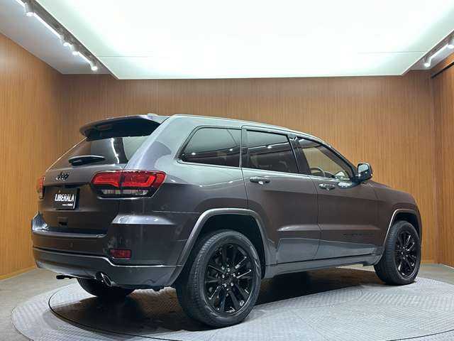 クライスラー・ジープ ジープ グランドチェロキー アルティテュード 千葉県 2019(令1)年 3.3万km グレーＭ 純正ナビ　/バック／サイド／フロントカメラ　/クルーズコントロール　/ハーフレザーシート　/シートヒーター　/パワーシート　/ＥＴＣ　/キセノンヘッドライト　/オートライト　/ダウンヒルアシスト　/純正２０インチＡＷ