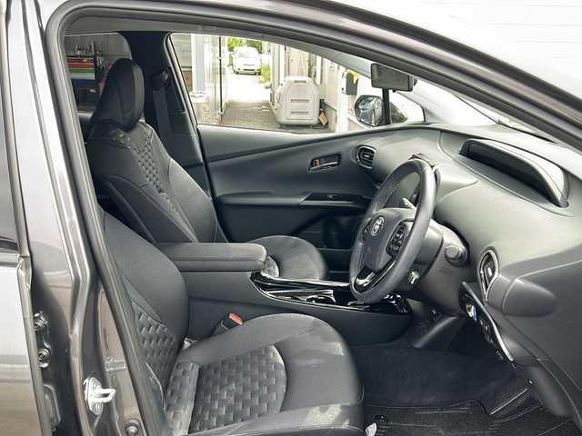 トヨタ プリウス ＰＨＶ A ユーティリティプラス 福島県 2018(平30)年 2.8万km グレーメタリック 純正１１．６インチ縦型ナビ　フルセグ　バックＣ　Ｂｌｕｅｔｏｏｔｈ　シートヒーター　レーダークルーズ　デジタルミラー型ドラレコ　ＥＴＣ２．０　純正１５ＡＷ　ＡＣ１００Ｖ電源　オート４眼ＬＥＤライト