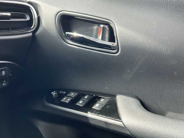トヨタ プリウス ＰＨＶ A ユーティリティプラス 福島県 2018(平30)年 2.8万km グレーメタリック 純正１１．６インチ縦型ナビ　フルセグ　バックＣ　Ｂｌｕｅｔｏｏｔｈ　シートヒーター　レーダークルーズ　デジタルミラー型ドラレコ　ＥＴＣ２．０　純正１５ＡＷ　ＡＣ１００Ｖ電源　オート４眼ＬＥＤライト