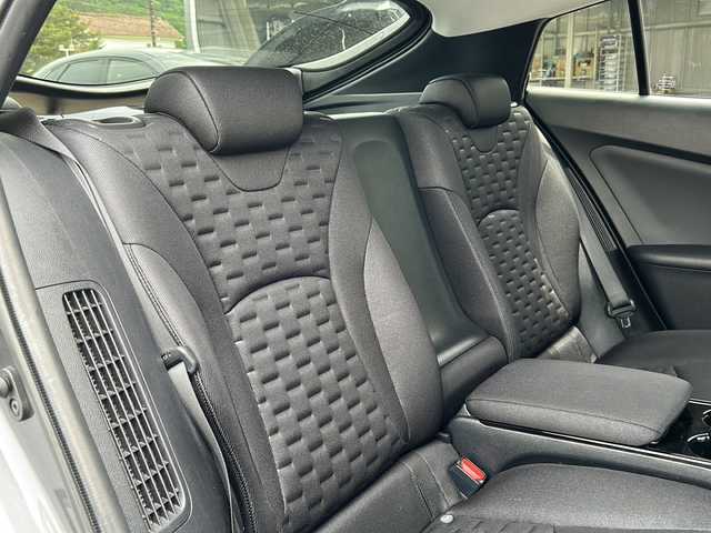 トヨタ プリウス ＰＨＶ A ユーティリティプラス 福島県 2018(平30)年 2.8万km グレーメタリック 純正１１．６インチ縦型ナビ　フルセグ　バックＣ　Ｂｌｕｅｔｏｏｔｈ　シートヒーター　レーダークルーズ　デジタルミラー型ドラレコ　ＥＴＣ２．０　純正１５ＡＷ　ＡＣ１００Ｖ電源　オート４眼ＬＥＤライト