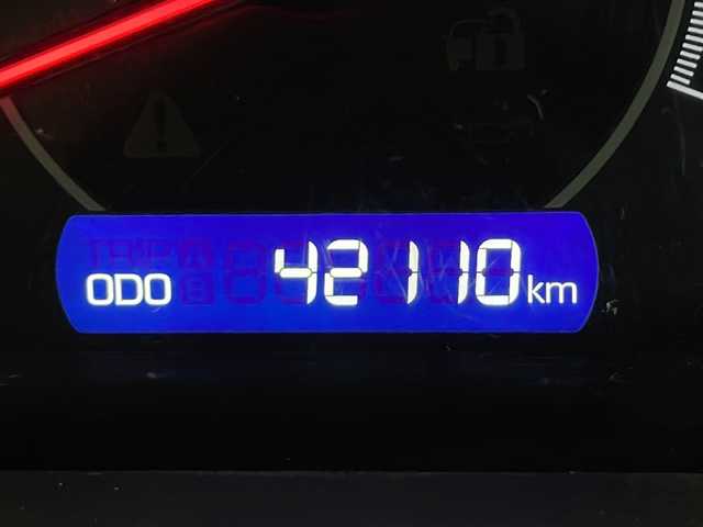 トヨタ ノア Si 秋田県 2021(令3)年 4.3万km ホワイトパールクリスタルシャイン 4WD/トヨタセーフティンス/片側パワースライドドア/純正ナビ/　【AM/FM/BT/CD/AUX】　/バックカメラ/フルセグＴＶ　/プッシュスタート /ＥＴＣ　/クルーズコントロール　/フロントワイパーデアイサー /革巻きステアリング/ドアバイザー/純正フロアマット/ステアリングリモコン/USBポート/コーナーセンサー /純正AW/フォグライト /オートライト　/オートマチックハイビーム/ウィンカーミラー /スマートキー　/スペアキー有り/保証書/取扱説明書