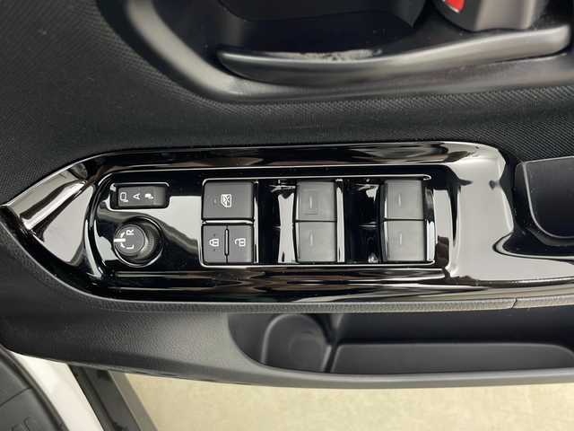 トヨタ ノア Si 秋田県 2021(令3)年 4.3万km ホワイトパールクリスタルシャイン 4WD/トヨタセーフティンス/片側パワースライドドア/純正ナビ/　【AM/FM/BT/CD/AUX】　/バックカメラ/フルセグＴＶ　/プッシュスタート /ＥＴＣ　/クルーズコントロール　/フロントワイパーデアイサー /革巻きステアリング/ドアバイザー/純正フロアマット/ステアリングリモコン/USBポート/コーナーセンサー /純正AW/フォグライト /オートライト　/オートマチックハイビーム/ウィンカーミラー /スマートキー　/スペアキー有り/保証書/取扱説明書