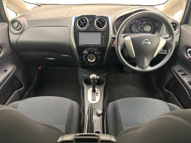 日産 ノート X DIG－S Vセレ +セーフ 兵庫県 2015(平27)年 8.5万km スーパーブラック 社外メモリナビ（Bluetooth/CD/DVD)/バックカメラ/アイドリングストップ/ドアバイザー/純正フロアマット/エマージェンシーブレーキ/LEDヘッドライト/フォグランプ/オートライト/スマートキー/プッシュスタート