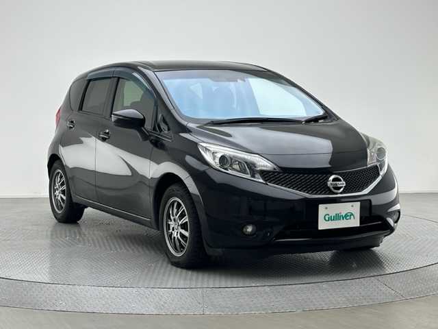 日産 ノート X DIG－S Vセレ +セーフ 兵庫県 2015(平27)年 8.5万km スーパーブラック 社外メモリナビ（Bluetooth/CD/DVD)/バックカメラ/アイドリングストップ/ドアバイザー/純正フロアマット/エマージェンシーブレーキ/LEDヘッドライト/フォグランプ/オートライト/スマートキー/プッシュスタート
