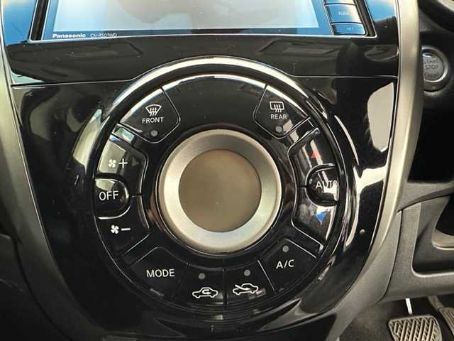 日産 ノート X DIG－S Vセレ +セーフ 兵庫県 2015(平27)年 8.5万km スーパーブラック 社外メモリナビ（Bluetooth/CD/DVD)/バックカメラ/アイドリングストップ/ドアバイザー/純正フロアマット/エマージェンシーブレーキ/LEDヘッドライト/フォグランプ/オートライト/スマートキー/プッシュスタート