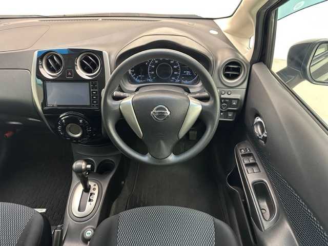 日産 ノート X DIG－S Vセレ +セーフ 兵庫県 2015(平27)年 8.5万km スーパーブラック 社外メモリナビ（Bluetooth/CD/DVD)/バックカメラ/アイドリングストップ/ドアバイザー/純正フロアマット/エマージェンシーブレーキ/LEDヘッドライト/フォグランプ/オートライト/スマートキー/プッシュスタート