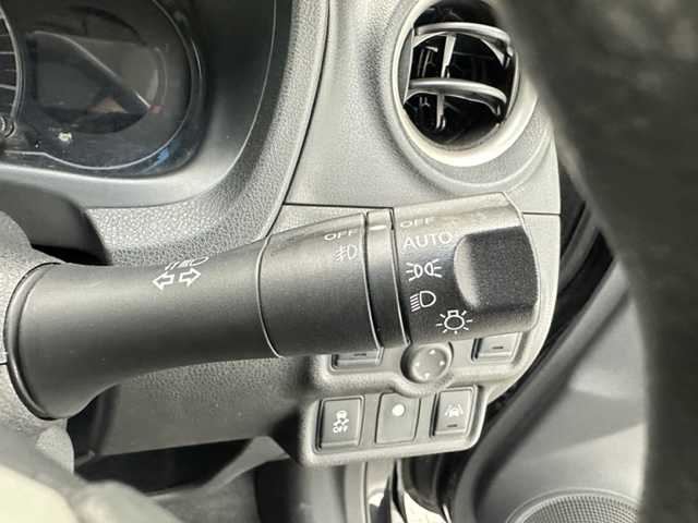 日産 ノート X DIG－S Vセレ +セーフ 兵庫県 2015(平27)年 8.5万km スーパーブラック 社外メモリナビ（Bluetooth/CD/DVD)/バックカメラ/アイドリングストップ/ドアバイザー/純正フロアマット/エマージェンシーブレーキ/LEDヘッドライト/フォグランプ/オートライト/スマートキー/プッシュスタート