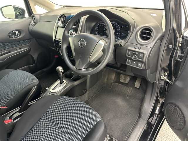 日産 ノート X DIG－S Vセレ +セーフ 兵庫県 2015(平27)年 8.5万km スーパーブラック 社外メモリナビ（Bluetooth/CD/DVD)/バックカメラ/アイドリングストップ/ドアバイザー/純正フロアマット/エマージェンシーブレーキ/LEDヘッドライト/フォグランプ/オートライト/スマートキー/プッシュスタート