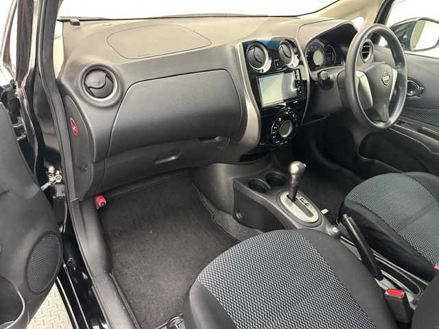 日産 ノート X DIG－S Vセレ +セーフ 兵庫県 2015(平27)年 8.5万km スーパーブラック 社外メモリナビ（Bluetooth/CD/DVD)/バックカメラ/アイドリングストップ/ドアバイザー/純正フロアマット/エマージェンシーブレーキ/LEDヘッドライト/フォグランプ/オートライト/スマートキー/プッシュスタート