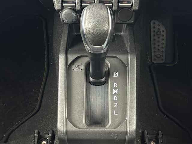 スズキ ジムニー シエラ JC 愛知県 2020(令2)年 2.7万km ジャングルグリーン 禁煙車/パートタイム４WD/8インチナビ/（CD/DVD/Bluetooth/フルセグTV）/バックカメラ/スズキセーフティサポート/・衝突軽減ブレーキ/・レーンキープアシスト/・オートマチックハイビーム/ETC/ドライブレコーダー/シートヒーター/クルーズコントロール/ダウンヒルアシスト/LEDヘッドライト/純正15インチアルミホイール/スマートキー
