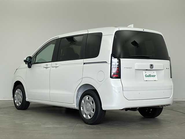 ホンダ フリード ハイブリット e:HEV AIR 新潟県 2025(令7)年 0.1万km未満 プラチナホワイトパール 4WD/純正9インチメモリナビ/(LXM-242ZFNi)/(フルセグ.Bluetooth.AppleCarPlay.AndroidAuto)/バックカメラ/ステアリングリモコン/LEDオートライト/両側パワースライドドア/ワイパーデアイサー/電動格納ウィンカーミラー/前席シートヒーター/プッシュスタート/スマートキー×2