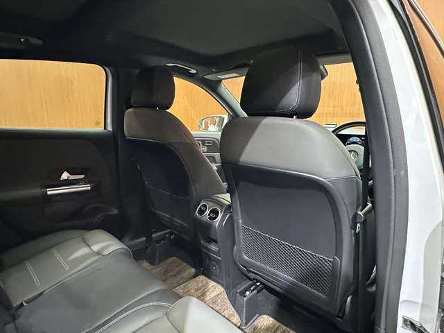 メルセデス・ベンツ Ｍ・ベンツ ＧＬＡ２００ｄ 4マチック AMGライン 千葉県 2022(令4)年 2.2万km デジタルホワイト ＡＭＧライン　/パノラマＳＲ　/グレーツートン革　/ＡＣＣ　/ナビ　/ＴＶ　/Ｂｌｕｅｔｏｏｔｈ接続　/３６０°シートヒーター　/電動リアゲート　/ＬＥＤヘッドライト　/オートハイビーム　/衝突軽減Ｂ　/ＢＳＭ　/ＬＫＡ