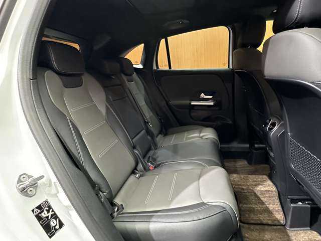 メルセデス・ベンツ Ｍ・ベンツ ＧＬＡ２００ｄ 4マチック AMGライン 千葉県 2022(令4)年 2.2万km デジタルホワイト ＡＭＧライン　/パノラマＳＲ　/グレーツートン革　/ＡＣＣ　/ナビ　/ＴＶ　/Ｂｌｕｅｔｏｏｔｈ接続　/３６０°シートヒーター　/電動リアゲート　/ＬＥＤヘッドライト　/オートハイビーム　/衝突軽減Ｂ　/ＢＳＭ　/ＬＫＡ