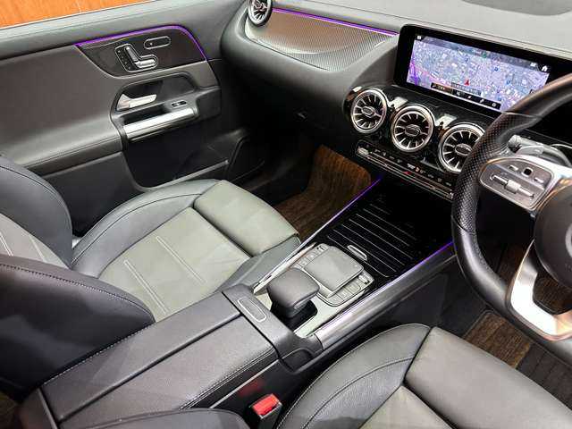 メルセデス・ベンツ Ｍ・ベンツ ＧＬＡ２００ｄ 4マチック AMGライン 千葉県 2022(令4)年 2.2万km デジタルホワイト ＡＭＧライン　/パノラマＳＲ　/グレーツートン革　/ＡＣＣ　/ナビ　/ＴＶ　/Ｂｌｕｅｔｏｏｔｈ接続　/３６０°シートヒーター　/電動リアゲート　/ＬＥＤヘッドライト　/オートハイビーム　/衝突軽減Ｂ　/ＢＳＭ　/ＬＫＡ