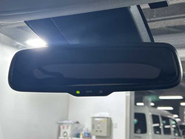 トヨタ プリウス Sセーフティプラス 福岡県 2017(平29)年 4.3万km ホワイトパールクリスタルシャイン 禁煙車/純正メモリナビ/・CD/DVD/BT/フルセグTV/・バックモニター/トヨタセーフティセンス/パーキングアシスト/革巻きステアリング/・ステアリングリモコン/前方ドライブレコーダー/ETC/LEDヘッドライト/・オートライト/・フォグランプ/トノカバー