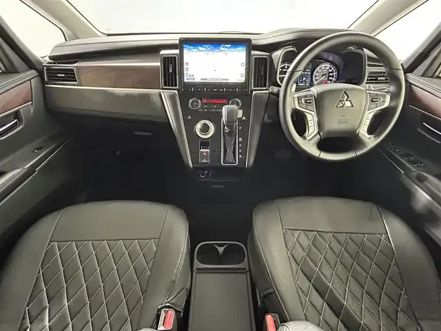 三菱 デリカＤ：５ P 佐賀県 2023(令5)年 1.5万km ホワイトダイヤモンド 純正10.1インチナビ/CD/DVD/Bluetooth/フルセグTV/全方位カメラ/両側パワースライドドア/衝突軽減ブレーキ/横滑り防止/車線逸脱防止装置/ブラインドスポットモニター/ETC/前方ドライブレコーダー/ステアリングヒーター/電動パワーバックドア/パドルシフト/ウィンカーミラー/LEDヘッドライト/フォグランプ/純正18インチアルミホイール/パワーシート/追従付きクルーズコントロール/ステアリングリモコン/ダブルエアコン/合皮シートカバー