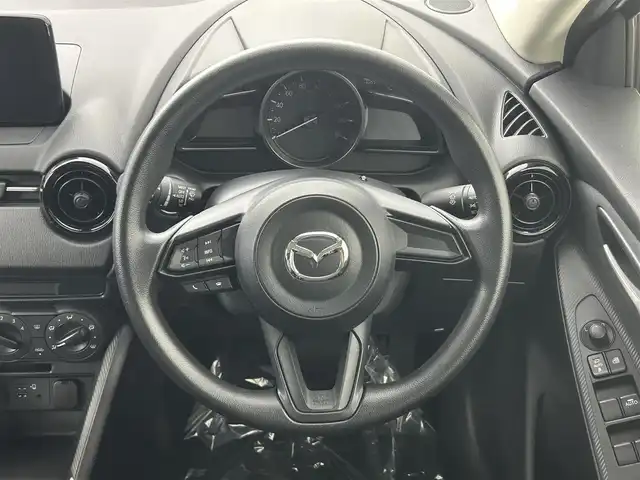マツダ マツダ２ 15S 埼玉県 2020(令2)年 0.6万km スノーフレイクホワイトパールマイカ 純正ナビ　Ａｐｐｌｅ　Ｃａｒ　Ｐｌａｙ　Ｂｌｕｅｔｏｏｔｈ　衝突軽減システム　オートハイビーム　コーナーセンサー プッシュスタート BSM アイドリングストップ 純正LEDヘッドライト ETC