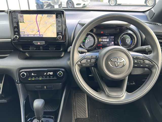 トヨタ ヤリス ハイブリッド G 山形県 2020(令2)年 2.1万km シルバーM トヨタセーフティーセンス/レーダークルーズコントロール/プリクラッシュセーフティーサポートシステム/パーキングアシスト/レーンキープアシスト/前後コーナーセンサー/純正ナビ/（Bluetooth/AM/FM/USB)/前後純正ドライブレコーダー/全方位カメラ/オートLEDヘッドライト/オートマッチクハイビーム/ビルトインETC/電動格納ミラー/ウィンカーミラー/スマートキー×2/純正フロアマット/ドアバイザー
