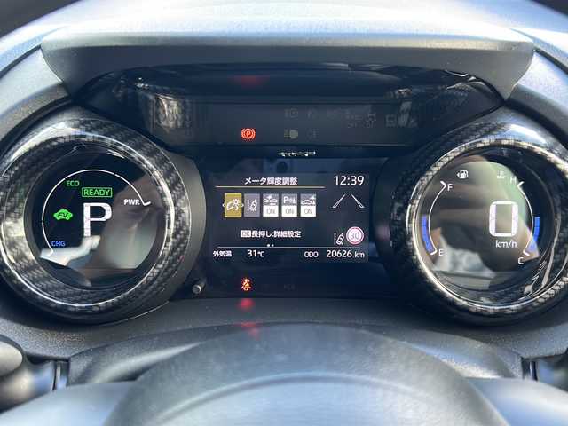 トヨタ ヤリス ハイブリッド G 山形県 2020(令2)年 2.1万km シルバーM トヨタセーフティーセンス/レーダークルーズコントロール/プリクラッシュセーフティーサポートシステム/パーキングアシスト/レーンキープアシスト/前後コーナーセンサー/純正ナビ/（Bluetooth/AM/FM/USB)/前後純正ドライブレコーダー/全方位カメラ/オートLEDヘッドライト/オートマッチクハイビーム/ビルトインETC/電動格納ミラー/ウィンカーミラー/スマートキー×2/純正フロアマット/ドアバイザー