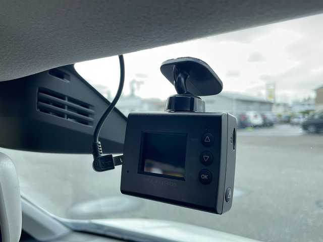 スズキ ワゴンＲ スティングレー HYBRID X 岩手県 2018(平30)年 3.8万km ピュアホワイトP ワンオーナー/社外ディスプレイオーディオ/AM/FM/CD/DVD/Bluetooth/バックカメラ/ドライブレコーダー/衝突被害軽減ブレーキ/レーンキープアシスト/横滑り防止装置/アイドリングストップ/シートヒーター/オートライト/LEDヘッドライト/フォグランプ/スマートキー/プッシュスタート/電動格納ミラー/純正１４インチAW/純正フロアマット/純正ドアバイザー/エンジンスターター/ヘッドアップディスプレイ
