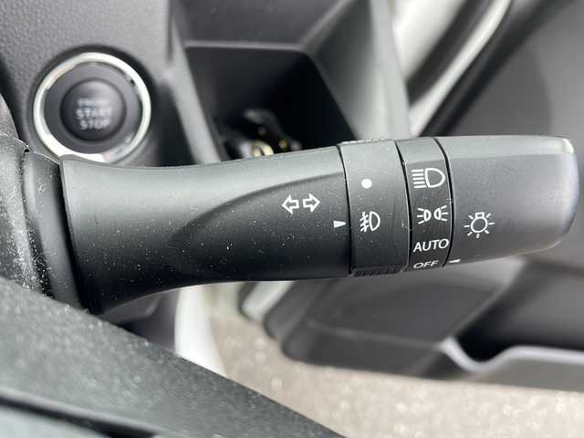 スズキ ワゴンＲ スティングレー HYBRID X 岩手県 2018(平30)年 3.8万km ピュアホワイトP ワンオーナー/社外ディスプレイオーディオ/AM/FM/CD/DVD/Bluetooth/バックカメラ/ドライブレコーダー/衝突被害軽減ブレーキ/レーンキープアシスト/横滑り防止装置/アイドリングストップ/シートヒーター/オートライト/LEDヘッドライト/フォグランプ/スマートキー/プッシュスタート/電動格納ミラー/純正１４インチAW/純正フロアマット/純正ドアバイザー/エンジンスターター/ヘッドアップディスプレイ