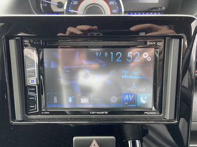 スズキ ワゴンＲ スティングレー HYBRID X 岩手県 2018(平30)年 3.8万km ピュアホワイトP ワンオーナー/社外ディスプレイオーディオ/AM/FM/CD/DVD/Bluetooth/バックカメラ/ドライブレコーダー/衝突被害軽減ブレーキ/レーンキープアシスト/横滑り防止装置/アイドリングストップ/シートヒーター/オートライト/LEDヘッドライト/フォグランプ/スマートキー/プッシュスタート/電動格納ミラー/純正１４インチAW/純正フロアマット/純正ドアバイザー/エンジンスターター/ヘッドアップディスプレイ