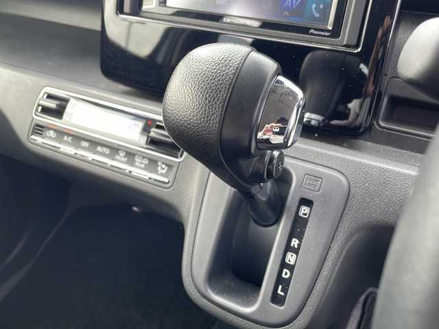 スズキ ワゴンＲ スティングレー HYBRID X 岩手県 2018(平30)年 3.8万km ピュアホワイトP ワンオーナー/社外ディスプレイオーディオ/AM/FM/CD/DVD/Bluetooth/バックカメラ/ドライブレコーダー/衝突被害軽減ブレーキ/レーンキープアシスト/横滑り防止装置/アイドリングストップ/シートヒーター/オートライト/LEDヘッドライト/フォグランプ/スマートキー/プッシュスタート/電動格納ミラー/純正１４インチAW/純正フロアマット/純正ドアバイザー/エンジンスターター/ヘッドアップディスプレイ