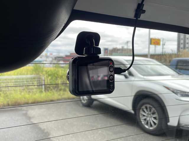 スズキ ワゴンＲ スティングレー HYBRID X 岩手県 2018(平30)年 3.8万km ピュアホワイトP ワンオーナー/社外ディスプレイオーディオ/AM/FM/CD/DVD/Bluetooth/バックカメラ/ドライブレコーダー/衝突被害軽減ブレーキ/レーンキープアシスト/横滑り防止装置/アイドリングストップ/シートヒーター/オートライト/LEDヘッドライト/フォグランプ/スマートキー/プッシュスタート/電動格納ミラー/純正１４インチAW/純正フロアマット/純正ドアバイザー/エンジンスターター/ヘッドアップディスプレイ