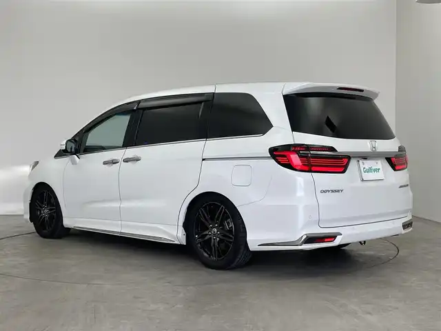 ホンダ オデッセイ アブソルート EX 埼玉県 2021(令3)年 2.2万km プラチナホワイトパール 純正１０インチナビ　フリップダウンモニター　マルチビューカメラ　ＢＳＭ　ビルトインＥＴＣ２．０　前後ドライブレコーダー　ホンダセンシング　アダクティブクルーズコントロール　シートヒーター　ＨＤＭＩ