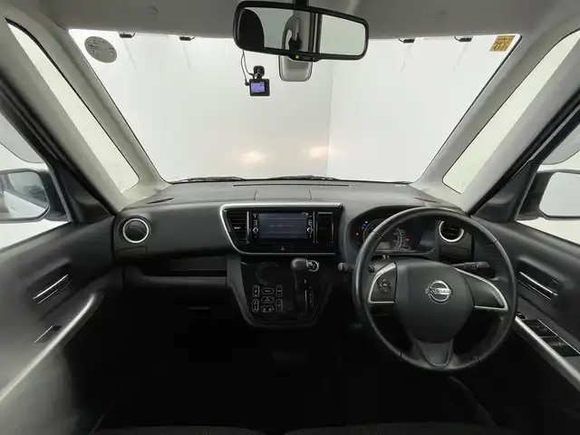 日産 デイズ ルークス X Vセレクション 群馬県 2016(平28)年 7.9万km ホワイトパール 禁煙車　純正ナビ　ＢＴ　フルセグ　フリップダウンモニター　全方位カメラ　両側パワスラ　衝突軽減　ドライブレコーダー　アイドリングストップ　横滑り防止　オートエアコン　Ｐスタート　ステアリングスイッチ