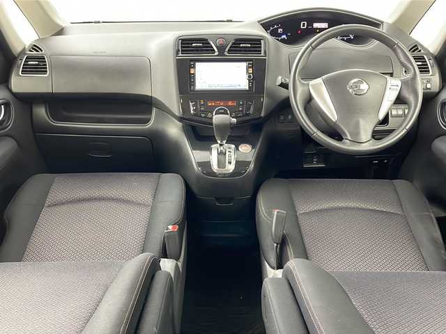 日産 セレナ ハイウェイスター 道央・札幌 2013(平25)年 7.1万km オーロラモーヴ ・4WD/・純正ナビCD&DVD&BT/・バックカメラ/・両側パワースライドドア/・クルーズコントロール/・横滑り防止装置/・ビルトインETC/・純正フロアマット/・HIDヘッドライト/・フォグランプ/・オートライト/・スマートキー/・純正エンジンスターター/・社外スタッドレスタイヤ積込