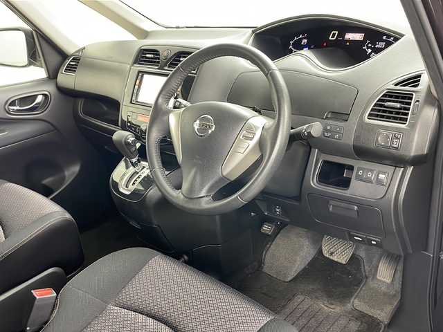 日産 セレナ ハイウェイスター 道央・札幌 2013(平25)年 7.1万km オーロラモーヴ ・4WD/・純正ナビCD&DVD&BT/・バックカメラ/・両側パワースライドドア/・クルーズコントロール/・横滑り防止装置/・ビルトインETC/・純正フロアマット/・HIDヘッドライト/・フォグランプ/・オートライト/・スマートキー/・純正エンジンスターター/・社外スタッドレスタイヤ積込