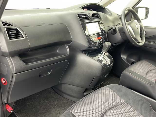 日産 セレナ ハイウェイスター 道央・札幌 2013(平25)年 7.1万km オーロラモーヴ ・4WD/・純正ナビCD&DVD&BT/・バックカメラ/・両側パワースライドドア/・クルーズコントロール/・横滑り防止装置/・ビルトインETC/・純正フロアマット/・HIDヘッドライト/・フォグランプ/・オートライト/・スマートキー/・純正エンジンスターター/・社外スタッドレスタイヤ積込
