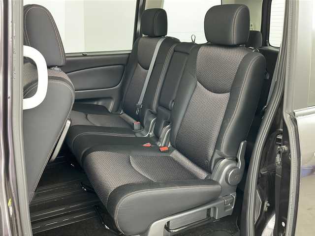 日産 セレナ ハイウェイスター 道央・札幌 2013(平25)年 7.1万km オーロラモーヴ ・4WD/・純正ナビCD&DVD&BT/・バックカメラ/・両側パワースライドドア/・クルーズコントロール/・横滑り防止装置/・ビルトインETC/・純正フロアマット/・HIDヘッドライト/・フォグランプ/・オートライト/・スマートキー/・純正エンジンスターター/・社外スタッドレスタイヤ積込