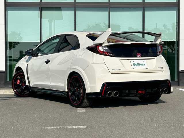 ホンダ シビック タイプR 和歌山県 2016(平28)年 9.1万km チャンピオンシップホワイト 純正7インチナビ/Bluetooth/USB/バックカメラ/ETC2.0/前後ドライブレコーダー/クルーズコントロール/革巻きステアリング/ステアリングスイッチ/LEDヘッドライト/フォグランプ/オートライト/純正19インチAW/純正フロアマット/プッシュスタート/スマートキー/スペアキー/取扱説明書