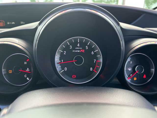 ホンダ シビック タイプR 和歌山県 2016(平28)年 9.1万km チャンピオンシップホワイト 純正7インチナビ/Bluetooth/USB/バックカメラ/ETC2.0/前後ドライブレコーダー/クルーズコントロール/革巻きステアリング/ステアリングスイッチ/LEDヘッドライト/フォグランプ/オートライト/純正19インチAW/純正フロアマット/プッシュスタート/スマートキー/スペアキー/取扱説明書