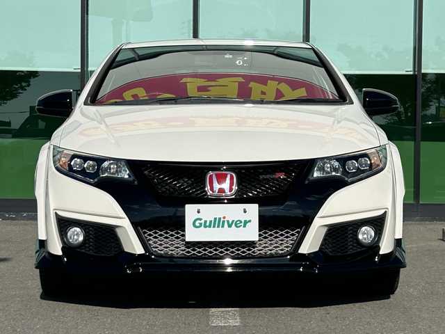 ホンダ シビック タイプR 和歌山県 2016(平28)年 9.1万km チャンピオンシップホワイト 純正7インチナビ/Bluetooth/USB/バックカメラ/ETC2.0/前後ドライブレコーダー/クルーズコントロール/革巻きステアリング/ステアリングスイッチ/LEDヘッドライト/フォグランプ/オートライト/純正19インチAW/純正フロアマット/プッシュスタート/スマートキー/スペアキー/取扱説明書