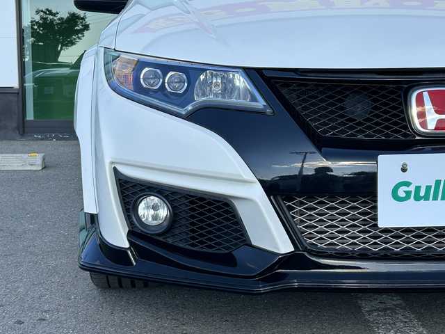 ホンダ シビック タイプR 和歌山県 2016(平28)年 9.1万km チャンピオンシップホワイト 純正7インチナビ/Bluetooth/USB/バックカメラ/ETC2.0/前後ドライブレコーダー/クルーズコントロール/革巻きステアリング/ステアリングスイッチ/LEDヘッドライト/フォグランプ/オートライト/純正19インチAW/純正フロアマット/プッシュスタート/スマートキー/スペアキー/取扱説明書