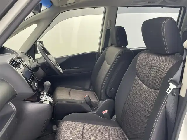 日産 セレナ ハイウェイスター Sハイブリッド 埼玉県 2014(平26)年 5.8万km ブリリアントホワイトパール 純正９インチフリップダウンモニター　/社外ＳＤナビ　/クルーズコントロール　/両側パワースライドドア　/ＥＴＣ　/エマージェンシーブレーキ　/レーンキープアシスト　/後方コーナーセンサー/純正１６インチアルミホイール　/社外フロアマット/フォグランプ/LEDヘッドライト/オートライト/プッシュスタート/スマートキー