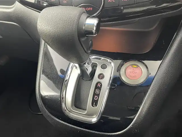 日産 セレナ ハイウェイスター Sハイブリッド 埼玉県 2014(平26)年 5.8万km ブリリアントホワイトパール 純正９インチフリップダウンモニター　/社外ＳＤナビ　/クルーズコントロール　/両側パワースライドドア　/ＥＴＣ　/エマージェンシーブレーキ　/レーンキープアシスト　/後方コーナーセンサー/純正１６インチアルミホイール　/社外フロアマット/フォグランプ/LEDヘッドライト/オートライト/プッシュスタート/スマートキー