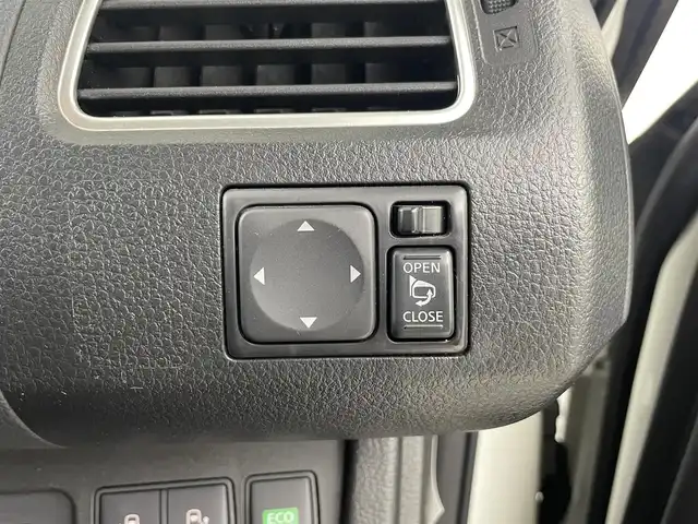 日産 セレナ ハイウェイスター Sハイブリッド 埼玉県 2014(平26)年 5.8万km ブリリアントホワイトパール 純正９インチフリップダウンモニター　/社外ＳＤナビ　/クルーズコントロール　/両側パワースライドドア　/ＥＴＣ　/エマージェンシーブレーキ　/レーンキープアシスト　/後方コーナーセンサー/純正１６インチアルミホイール　/社外フロアマット/フォグランプ/LEDヘッドライト/オートライト/プッシュスタート/スマートキー