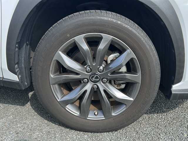 レクサス ＮＸ 300 Fスポーツ 福岡県 2020(令2)年 2万km ホワイトノーヴァガラスフレーク メーカーナビ/【AM/FM/CD/DVD/SD/USB/BT/フルセグTV】/アラウンドビューモニター/サンルーフ/3眼LEDヘッドライト/レクサスセーフティ・レーダークルーズコントロール/ブラインドスポットモニター/パワーバックドア/前席シートヒーター＆エアシート/前席パワーシート/ステアリングヒーター/パドルシフト/ステアリングスイッチ/電動格納ミラー/電動パーキングブレーキ/置くだけ充電