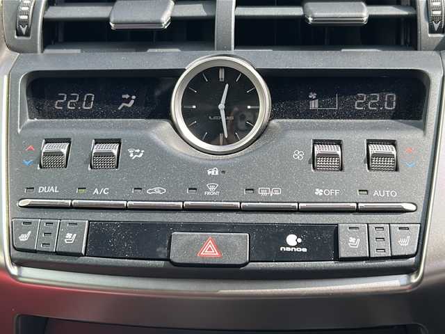 レクサス ＮＸ 300 Fスポーツ 福岡県 2020(令2)年 2万km ホワイトノーヴァガラスフレーク メーカーナビ/【AM/FM/CD/DVD/SD/USB/BT/フルセグTV】/アラウンドビューモニター/サンルーフ/3眼LEDヘッドライト/レクサスセーフティ・レーダークルーズコントロール/ブラインドスポットモニター/パワーバックドア/前席シートヒーター＆エアシート/前席パワーシート/ステアリングヒーター/パドルシフト/ステアリングスイッチ/電動格納ミラー/電動パーキングブレーキ/置くだけ充電