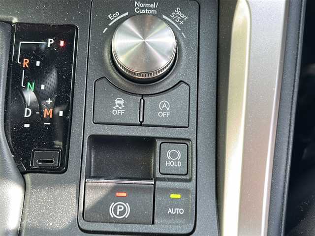 レクサス ＮＸ 300 Fスポーツ 福岡県 2020(令2)年 2万km ホワイトノーヴァガラスフレーク メーカーナビ/【AM/FM/CD/DVD/SD/USB/BT/フルセグTV】/アラウンドビューモニター/サンルーフ/3眼LEDヘッドライト/レクサスセーフティ・レーダークルーズコントロール/ブラインドスポットモニター/パワーバックドア/前席シートヒーター＆エアシート/前席パワーシート/ステアリングヒーター/パドルシフト/ステアリングスイッチ/電動格納ミラー/電動パーキングブレーキ/置くだけ充電